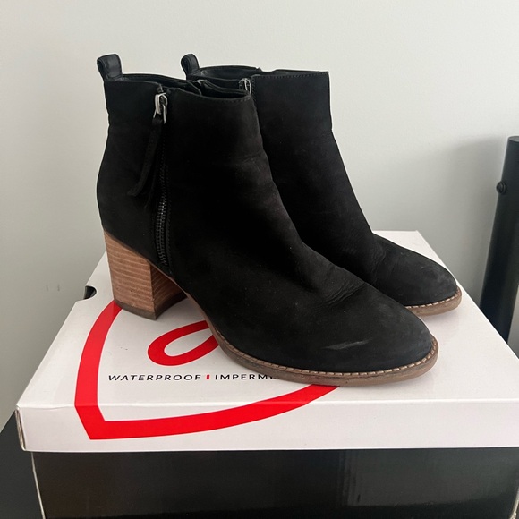 Blondo Nova Black Nubuck Waterproof Bootie - Picture 1 of 7